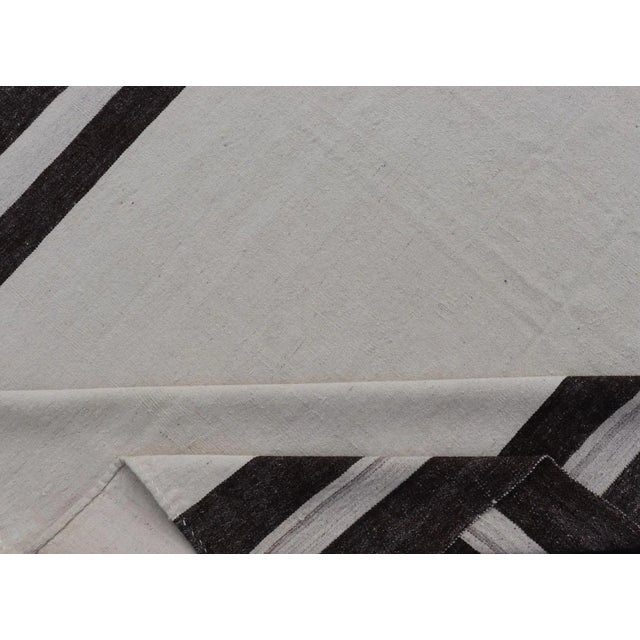 Minimalist Design Off White and Brown Colored Vintage Turkish Kilim Rug 5'7 X 9'1 For Sale In Atlanta - Image 6 of 7