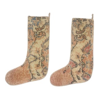 Set of 2 Vintage Kilim Christmas Stockings, Coral & Cream Floral Wool, 11.8 X 17.7 in Each – Matching One of a Kind Pair For Sale
