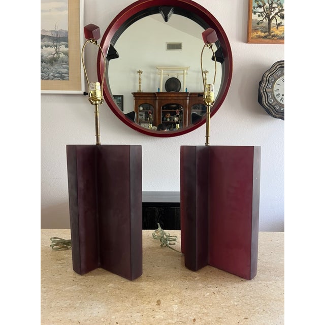 Postmodern 1990s Pair of California Postmodern Sculptural Frosted Resin Table Lamps by Deszign, Inc. For Sale - Image 3 of 17