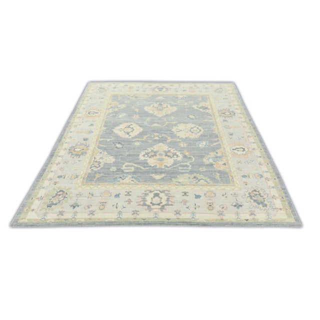 This modern Turkish Oushak rug is a stunning piece of art that has been handwoven using traditional techniques by skilled...