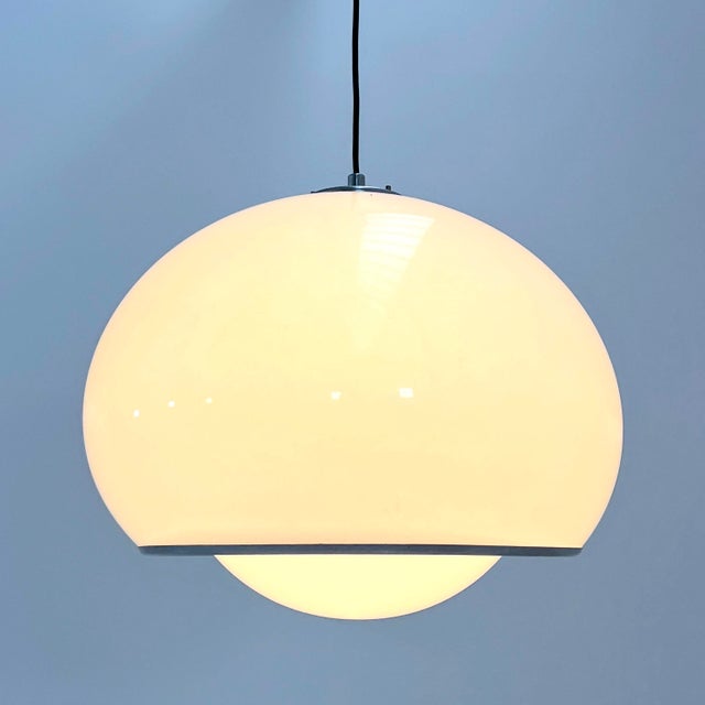 Mid-Century Modern White Bud Pendant Lamp by Studio 6G for Guzzini, 1970s For Sale - Image 3 of 8