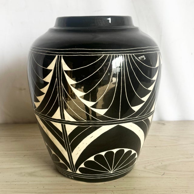 Art Deco 1989 Black and White Sgraffito Pottery Vase by the Curras Brothers For Sale - Image 3 of 6