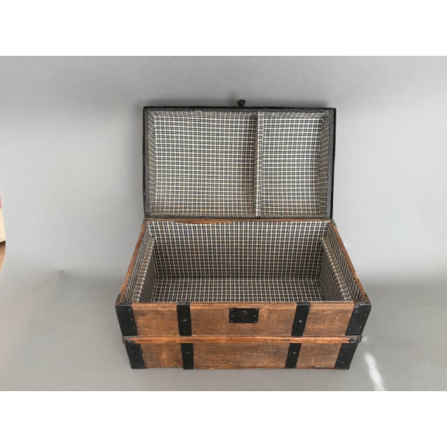 Late 19th Century Child’s Humpback Small Wood Trunk For Sale In Tampa - Image 6 of 12