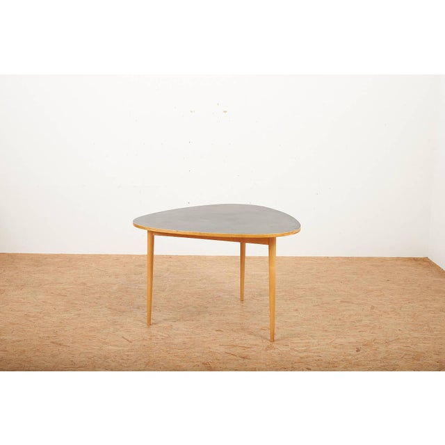 Three-Round Table Dining Table with Maple Frame and Wooden Top Covered with Black Linoleum by Max Bill for Horgen Glarus, 1949 For Sale - Image 5 of 15
