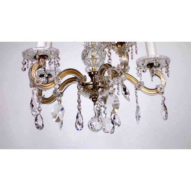 Mid-Century Modern Brass-Lead Crystal Five-Light Chandelier from H.Richter, 1960s For Sale - Image 3 of 13
