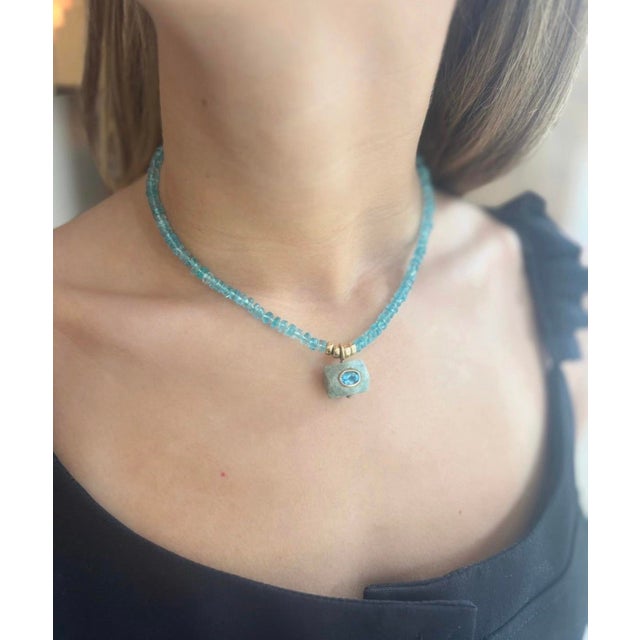 Modern Apatite Pendant Necklace With 14k Gold For Sale - Image 3 of 12