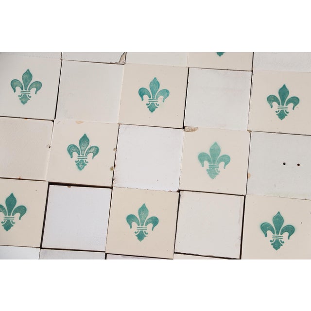 1900s Portuguese Large Antique Fleur-De-Lis & Plain White Tiles Set of 77 For Sale - Image 11 of 18