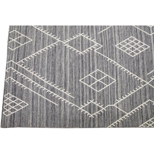 Early 21st Century Apadana's Nantucket Collection Flatweave Kilim Coastal Designed Wool Rug in Gray For Sale - Image 4 of 7