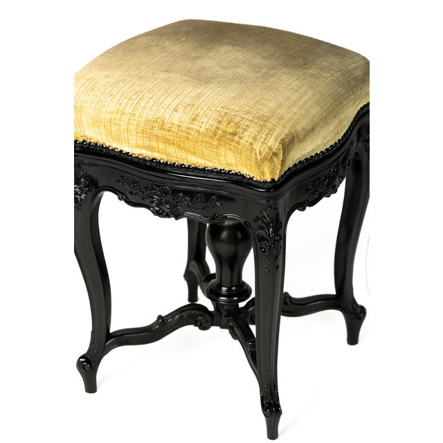 Napoleon III Black Lacquer Piano Stool, 1800s, in Good conditions. Designed before 1890