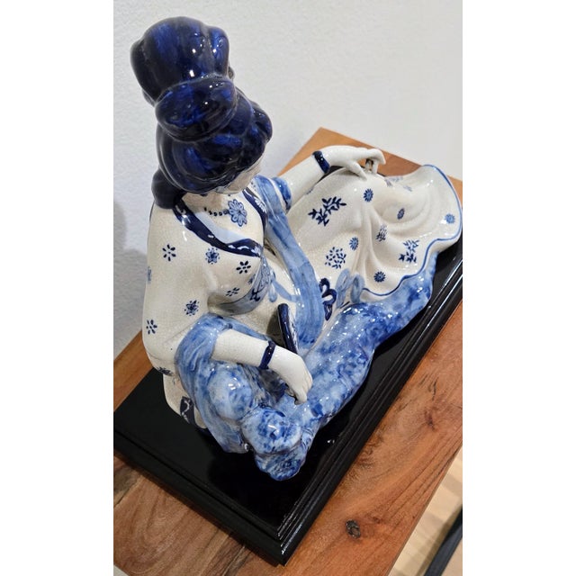 Late 20th Century Bombay Company Blue & White Porcelain Geisha Figurine – Crackle Glaze For Sale - Image 5 of 8