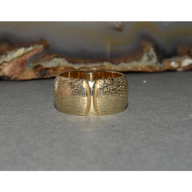 Gold Vintage Wide 14k Yellow Gold Textured Band Ring Ladies Jewelry Sz 6.25 For Sale - Image 8 of 10