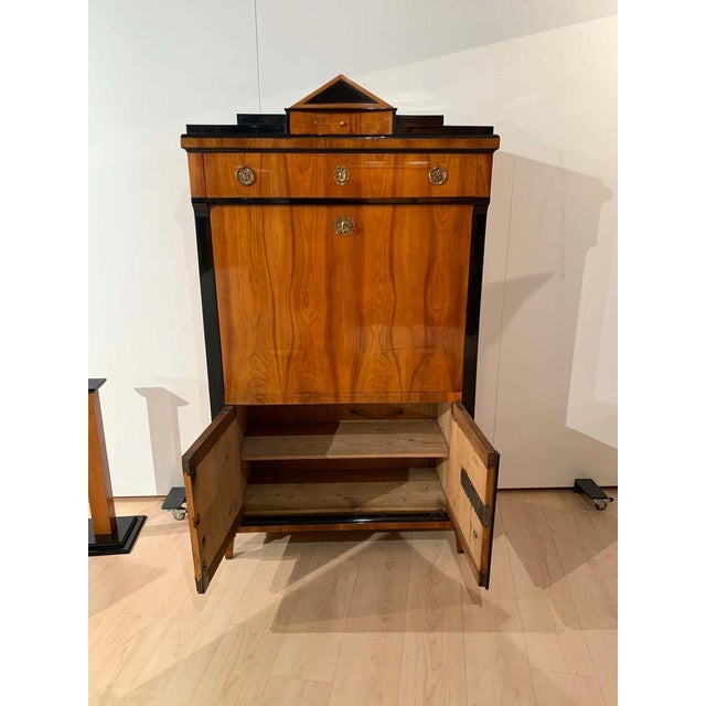 Secretary in Cherry Veneer, South Germany, 1820s For Sale - Image 4 of 18