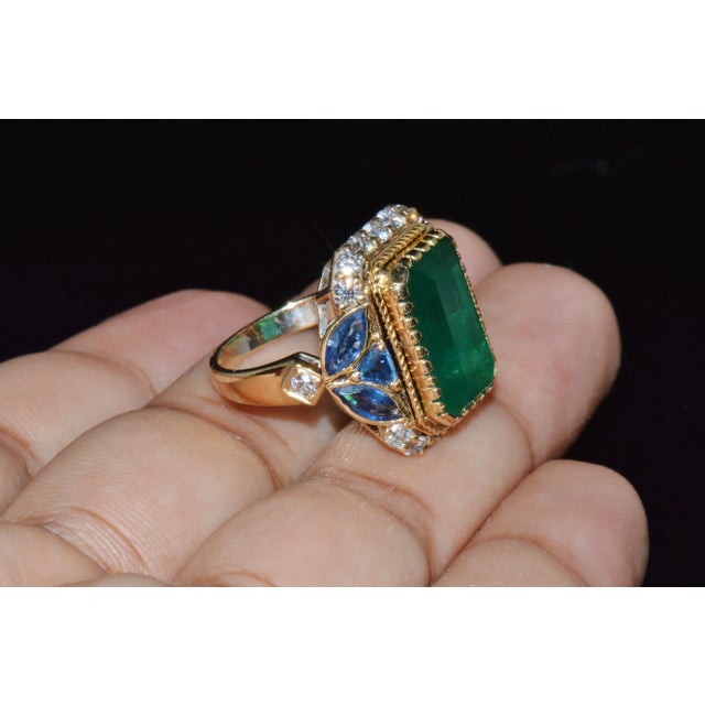 Gia Certified Natural 12.80cts Emerald Sapphire Diamond 18k Solid Gold Cocktail Ring, Size 6 For Sale - Image 12 of 13