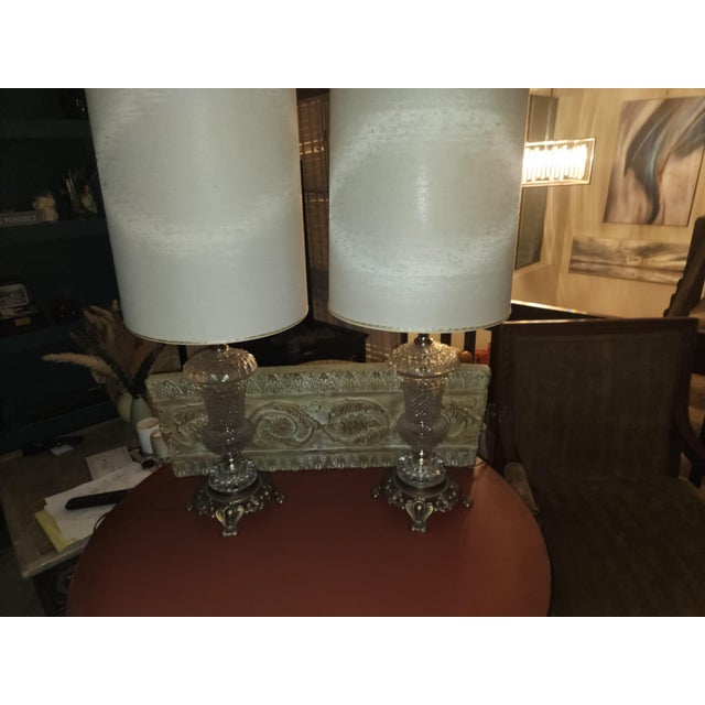 ​Pair of Vintage 1967 Hollywood Regency Pressed Glass & Ornate Brass Table Lamps For Sale In Houston - Image 6 of 9