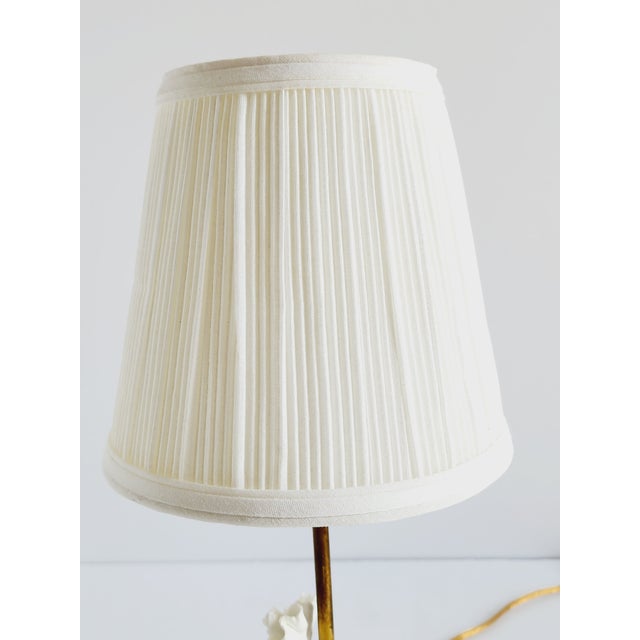 Antique French Gilt Metal Dresser Lamp With Porcelain Flowers. For Sale - Image 9 of 10