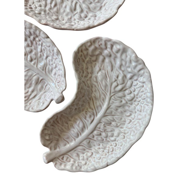 1980s Vintage Ed Langbein White Cabbage Leaf Bowls: Majolica Salad Set, Italy, 5 Bowls For Sale - Image 5 of 6