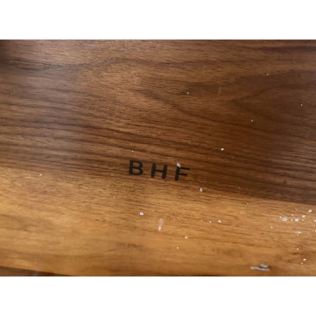 1980s Traditional Bow-Back Windsor Style Amish Bench For Sale - Image 10 of 11