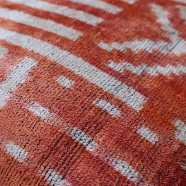 100% silk velvet material makes the throw pillows super soft and cozy with a delicate touch and gives your room a more...