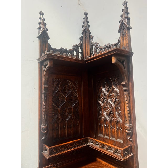 Gothic-Style Corner Cabinet in Oak, 1900s For Sale - Image 3 of 16