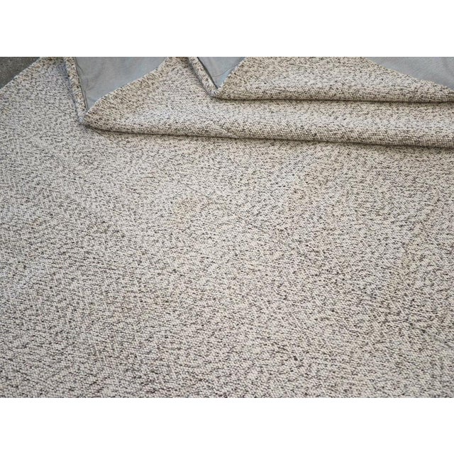 Greige Galerie Shabab Collection Mid-20th Century Handmade Turkish Flatweave Kilim Room Size Carpet For Sale - Image 8 of 8