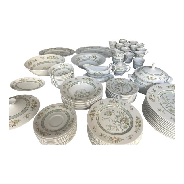 1970s Pristine 84-Piece Royal Doulton "Tonkin" Fine Bone China Service for 12 For Sale