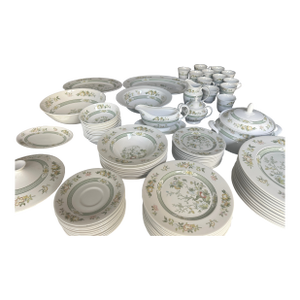 1970s Pristine 84-Piece Royal Doulton "Tonkin" Fine Bone China Service for 12