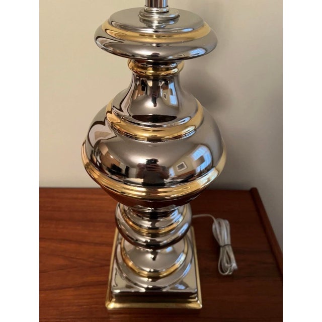 Art Deco Antique 1930s Silver and Gold Art Deco Moderne Porcelain Table Lamp 35” For Sale - Image 3 of 9