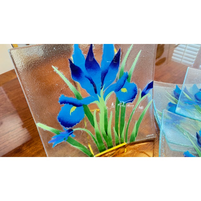 1970s Floral Iris Art Glass Dinner Plates, Signed Wm McGrath, 9 Piece For Sale - Image 9 of 14