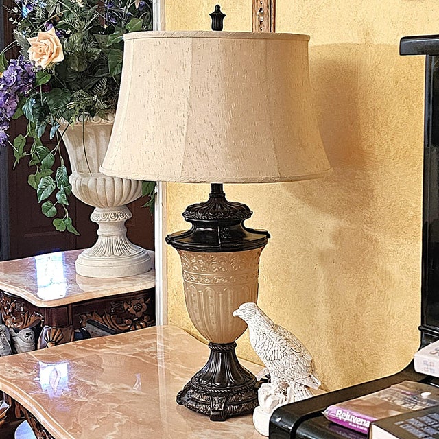 Vintage Neoclassical Urn Table Lamp With Frosted Glass & Dual Night Light For Sale - Image 12 of 18