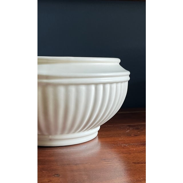 Ceramic Vintage Cream Fluted Haeger Planter For Sale - Image 7 of 9