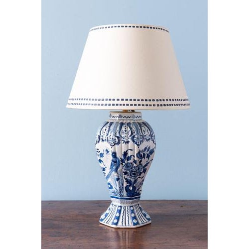 Height (to top of bulb holder): 29 cm Vase height: 24 cm Diameter: 14 cm Wired for the UK. Lampshade not included....