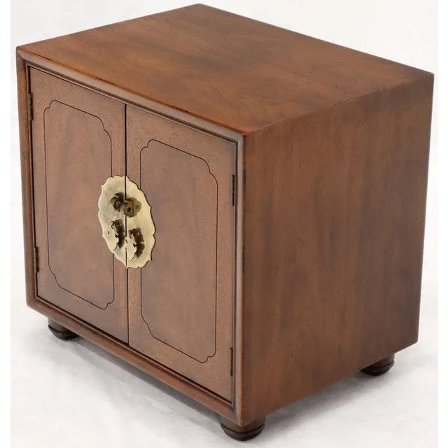 Mid-Century Modern Two Doors Nightstands by Henredon - a Pair For Sale - Image 6 of 12