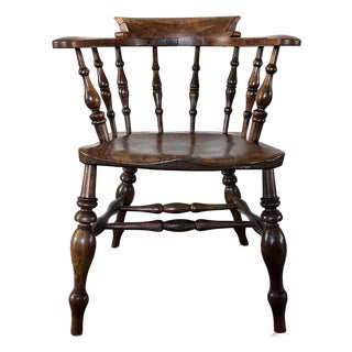19th Century English Smoker’s Bow Windsor Chair in Figured Elm – Dual Maker Marks For Sale