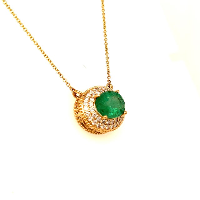 Traditional Natural Emerald Diamond Necklace 14k Gold 6.29 Tcw Certified For Sale - Image 3 of 12