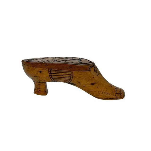 Early 19th Century Dutch Wooden Shoe Shaped Snuff Box For Sale - Image 3 of 8