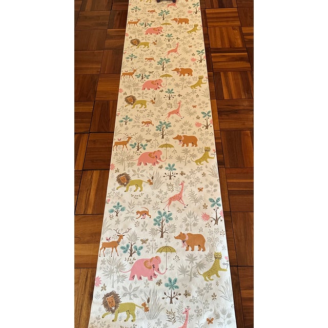 Use this retro 1950s children's wallpaper with its whimsical safari animal theme to line shelves, decorate a closet, or...