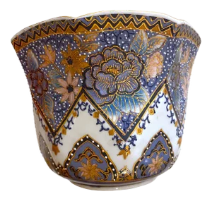 Vintage Embossed Japanese Imari Catchepot.