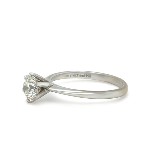 Contemporary Michael Hill 18ct White Gold Diamond Engagement Ring 0.90ct 3g, Size 6.5 For Sale - Image 3 of 4