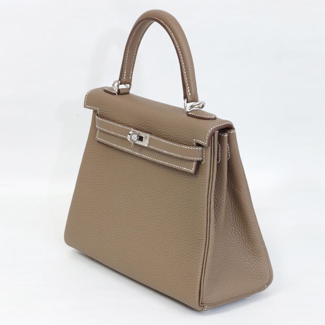 Contemporary Hermès Kelly 25 Etoupe Togo Palladium Hardware 2024 For Sale - Image 3 of 6