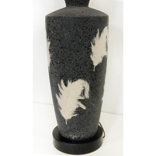 Mid-Century Modern Vintage 1960s Hollywood Regency Pottery Table Lamp For Sale - Image 3 of 8