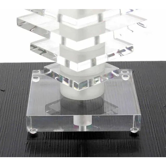 Mid-Century Modern Lucite Table Lamp For Sale - Image 4 of 9