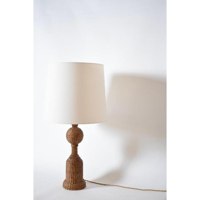 Rattan skin baluster table lamp, 1970s. Height: 42 cm - 16.54 in Diameter: 15 cm - 5.91 in Height with lampshade: 78 cm -...