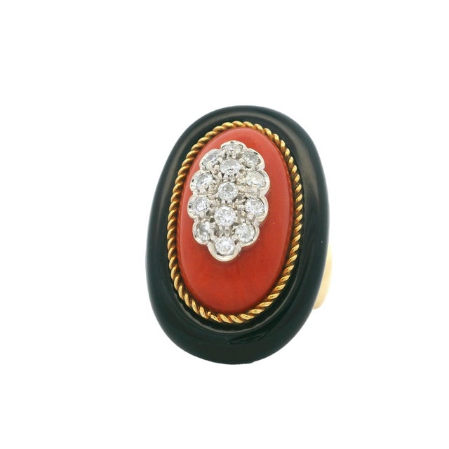 1970s Italian 18K Yellow Gold Coral, Diamond, and Black Onyx Cocktail Ring For Sale In Miami - Image 6 of 10