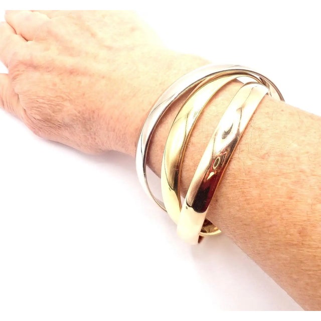 Metal 1990s Cartier Trinity Rolling Tricolor Gold Large Model Bangle Bracelet For Sale - Image 7 of 9