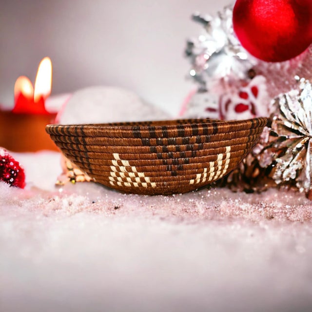 African Rwanda Woven Sweetgrass and Sisal Wall Hanging Basket For Sale - Image 9 of 9