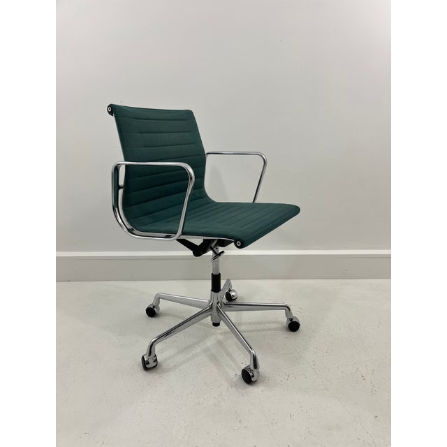 Blue Black Hopsak Fabric Ea-117 Office Chair by Charles Eames for Vitra, 2000s For Sale - Image 8 of 13