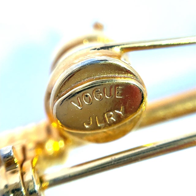 1940s Vintage Signed Vogue Jlry Gold Tone Fishing Rod Brooch With Jeweled Fish For Sale - Image 5 of 5