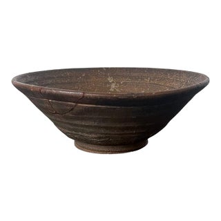 Korean 17th Century Kakinoheta Chawan Tea Bowl with Rustic Charm For Sale