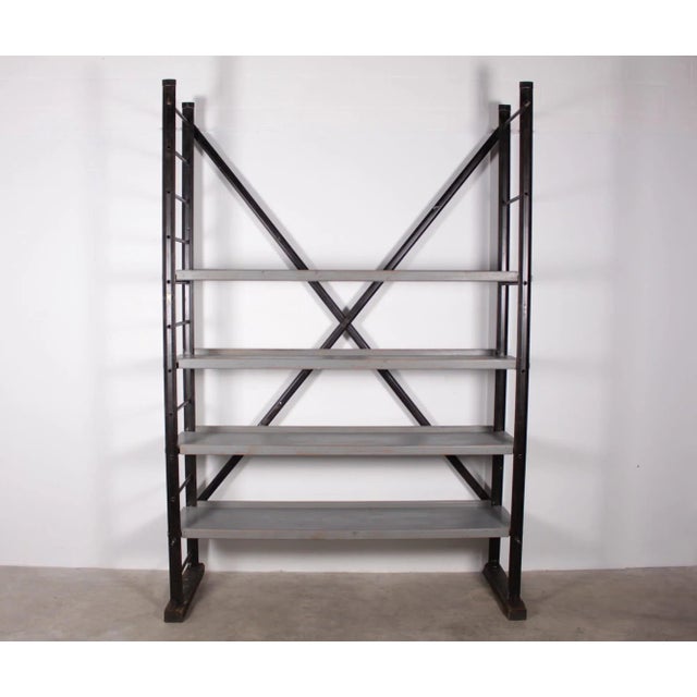 Shelf / industrial scaffolding tubesca, 1950. Sections steel lacquered black, gray painted wooden tray, color period....