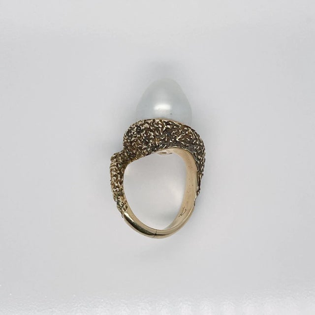 Metal Vintage Brutalist Textured 14 Karat Yellow Gold & Baroque Pearl Cocktail Ring Size 4.5 For Sale - Image 7 of 12
